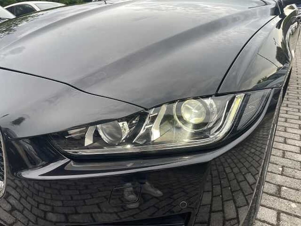 Jaguar XE usata a Napoli (13)