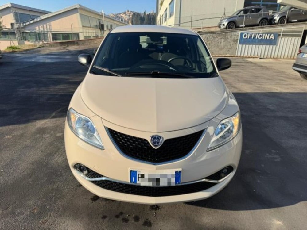 Lancia Ypsilon usata a Macerata (2)