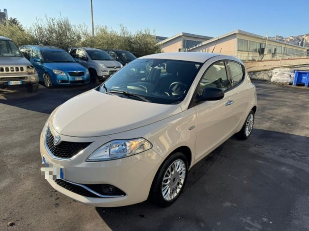 Lancia Ypsilon usata a Macerata