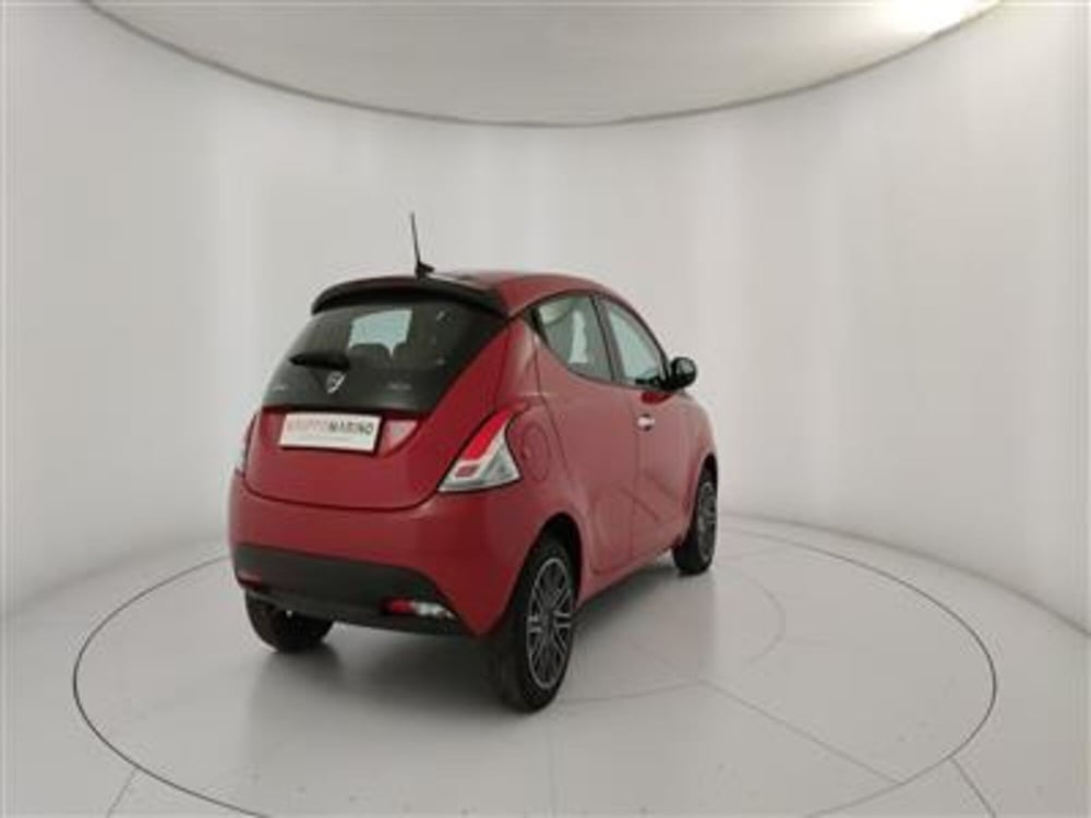 Lancia Ypsilon usata a Bari (7)