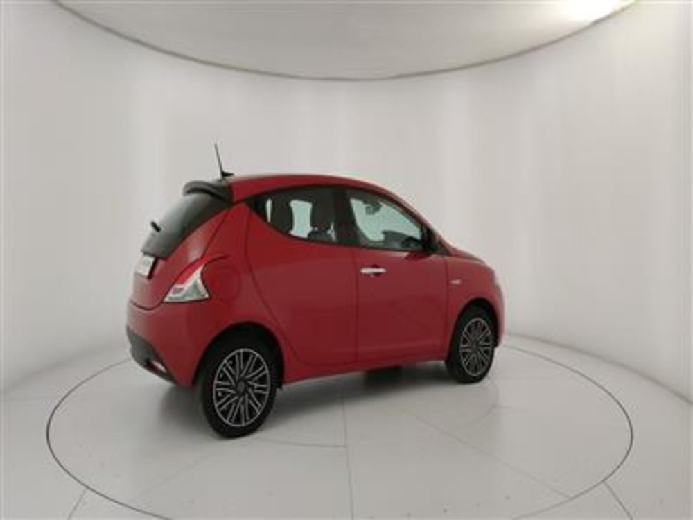 Lancia Ypsilon usata a Bari (8)