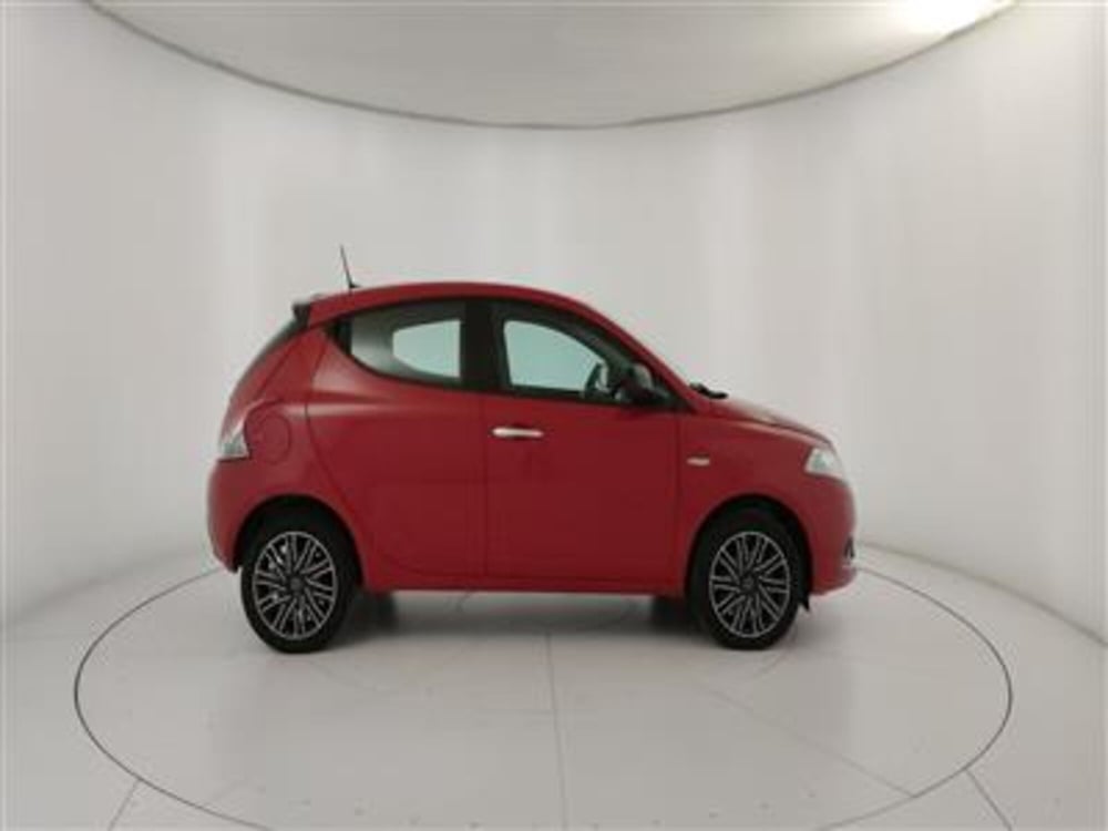 Lancia Ypsilon usata a Bari (9)