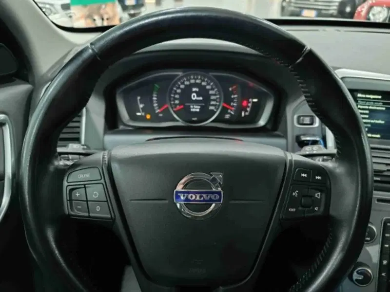 Volvo XC60 usata a Catania (17)