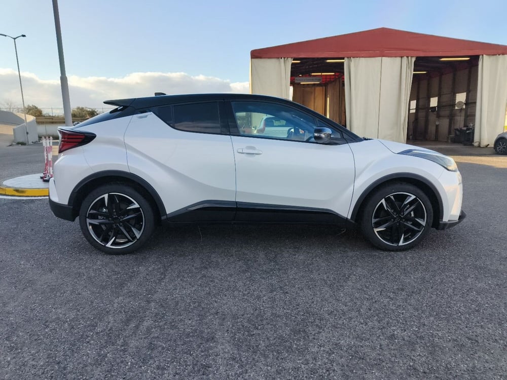 Toyota Toyota C-HR nuova a Reggio Calabria (7)