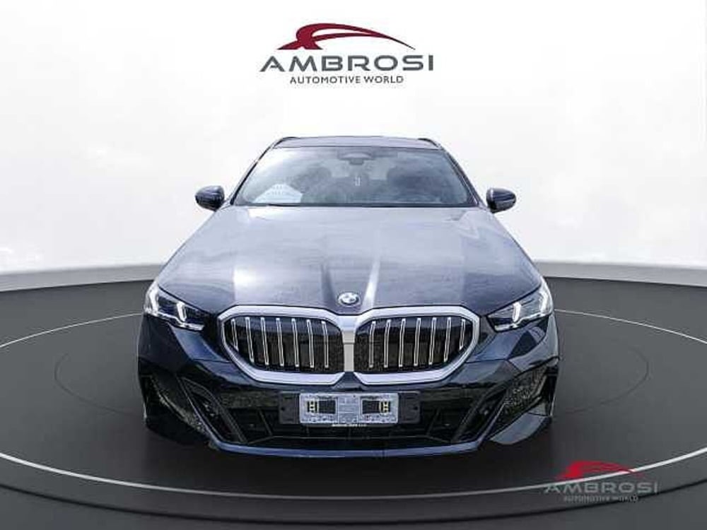 BMW Serie 5 Touring nuova a Viterbo (5)