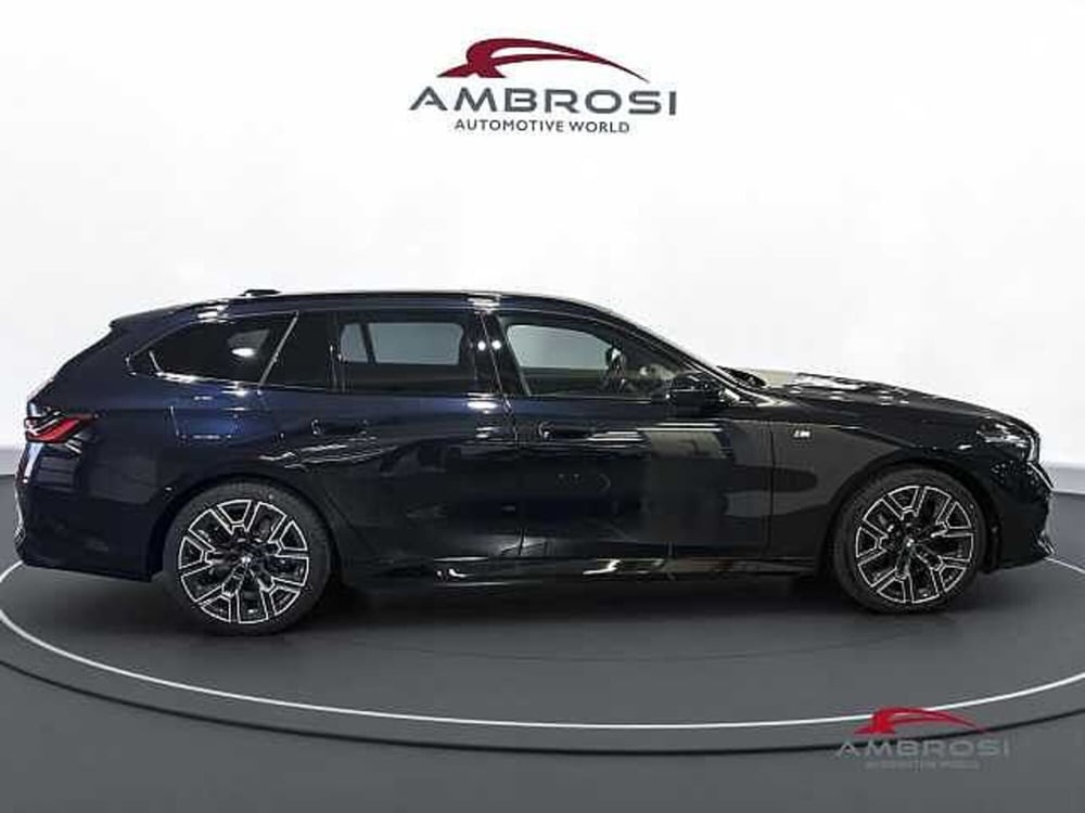 BMW Serie 5 Touring nuova a Viterbo (5)