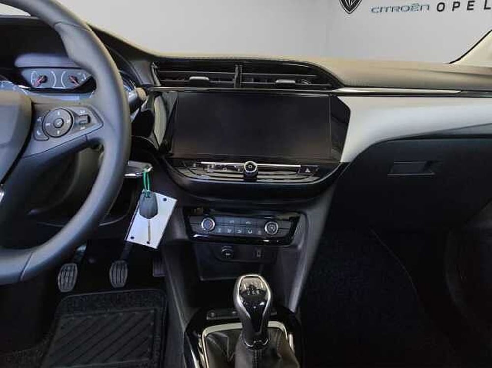 Opel Corsa nuova a Vibo Valentia (10)
