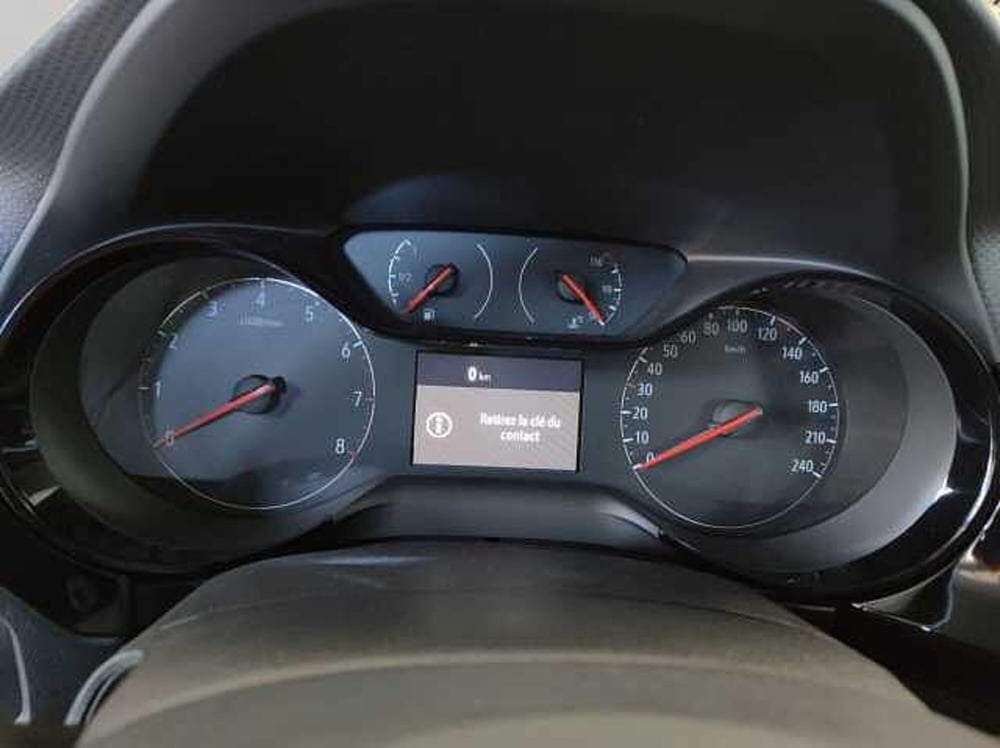 Opel Corsa nuova a Vibo Valentia (12)