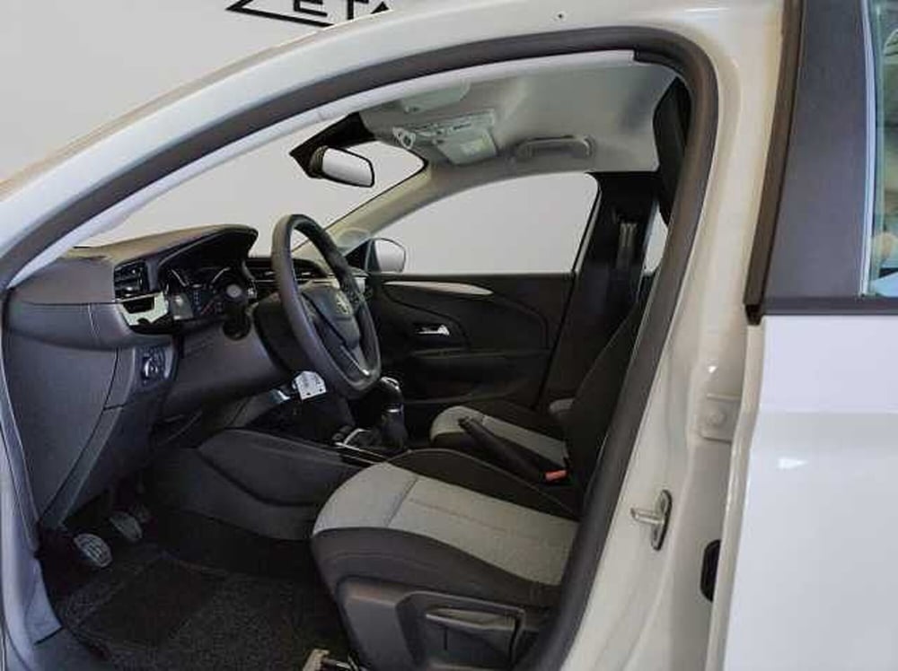 Opel Corsa nuova a Vibo Valentia (13)
