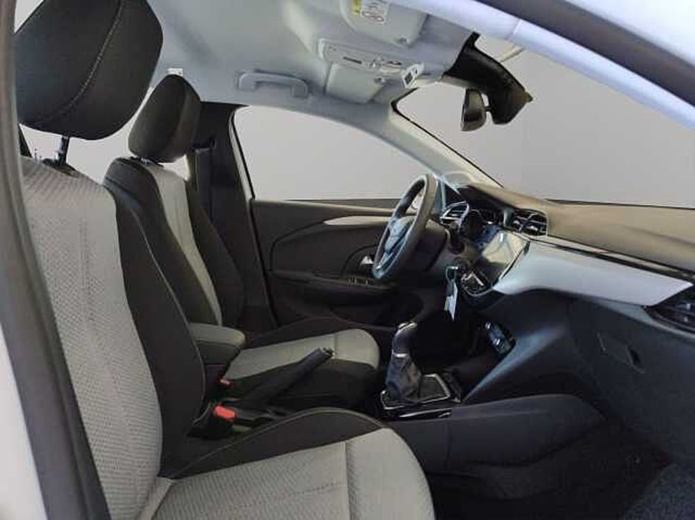 Opel Corsa nuova a Vibo Valentia (14)