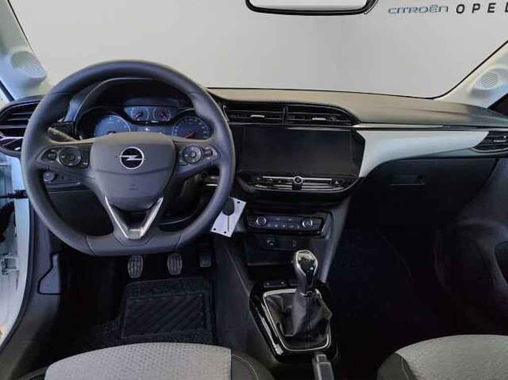 Opel Corsa nuova a Vibo Valentia (9)