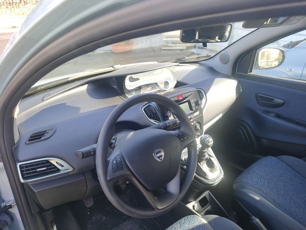 Lancia Ypsilon usata a Lecce (17)