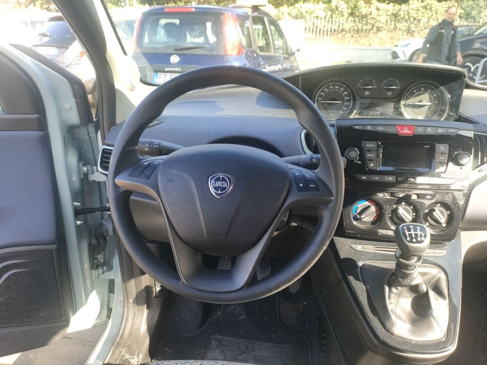 Lancia Ypsilon usata a Lecce (19)