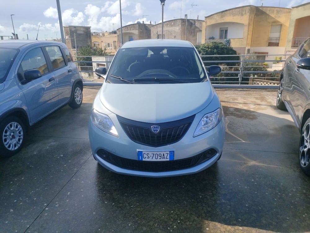 Lancia Ypsilon usata a Lecce (6)