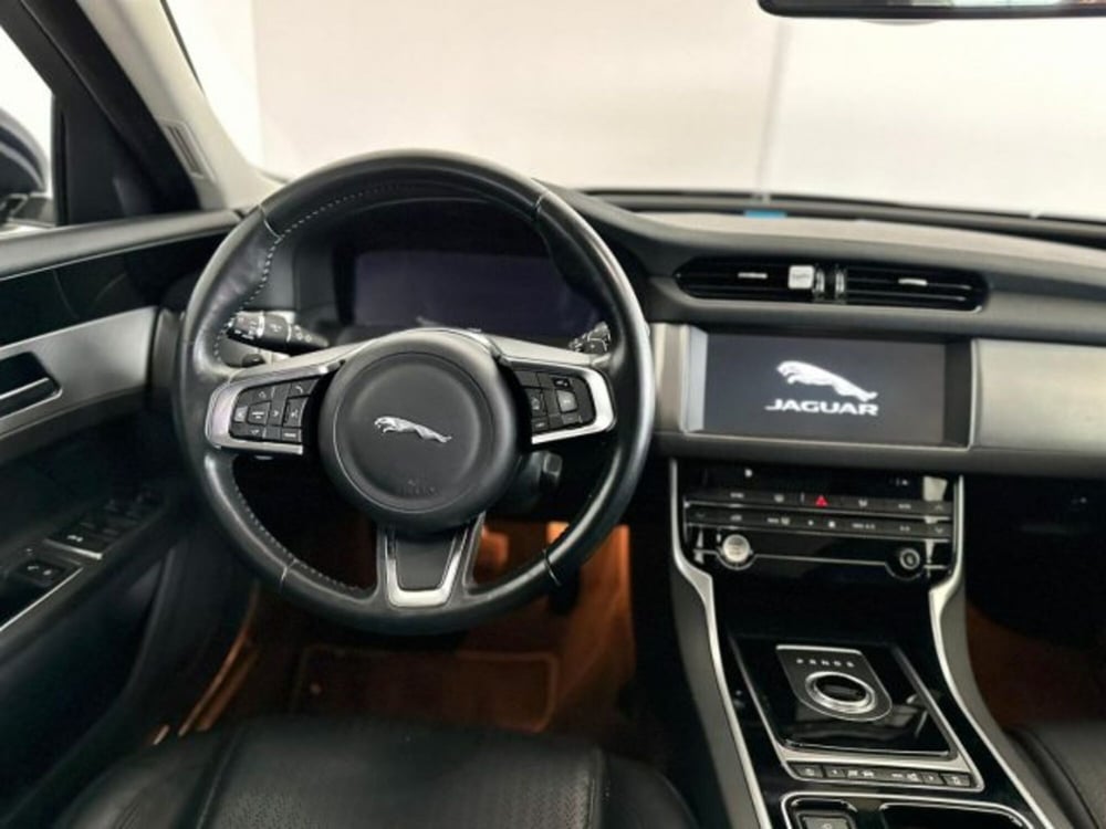 Jaguar XF usata a Modena (11)