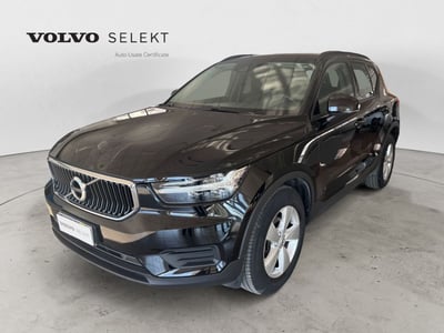 Volvo XC40 T2 Momentum Core  del 2021 usata a Bari