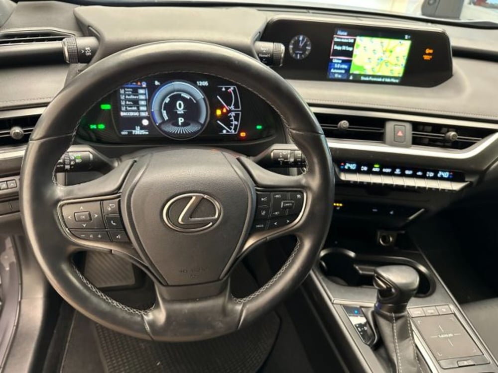 Lexus UX usata a Cuneo (16)