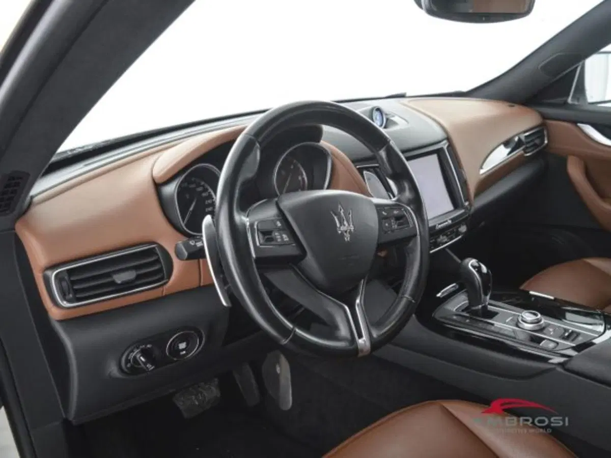 Maserati Levante usata a Perugia (3)