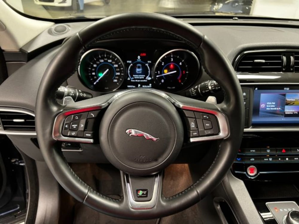 Jaguar F-Pace usata a Brescia (13)