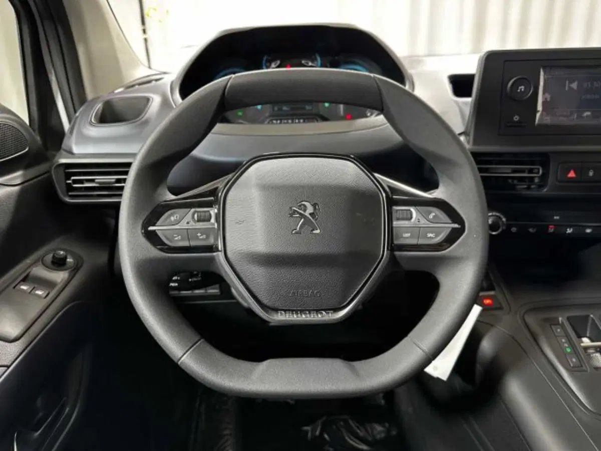 Peugeot e-Rifter nuova a Sondrio (14)