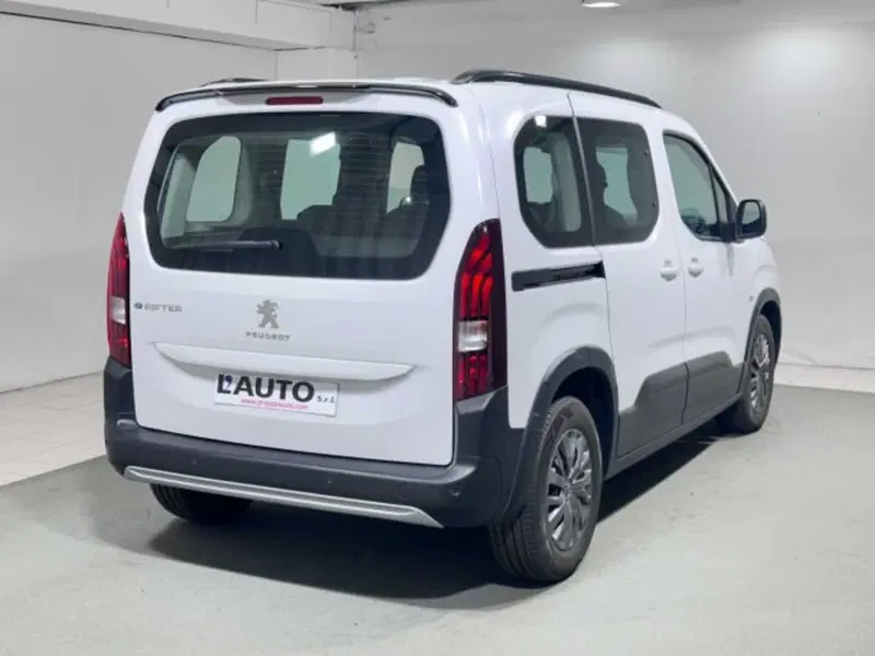 Peugeot e-Rifter nuova a Sondrio (5)
