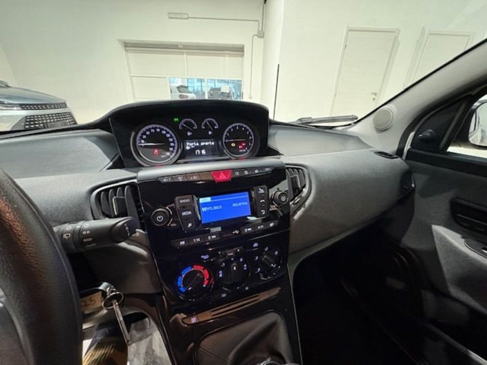 Lancia Ypsilon usata a Torino (13)