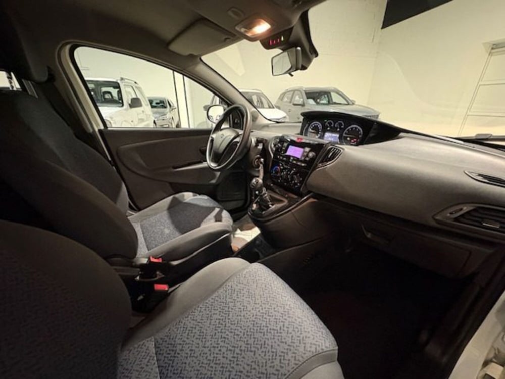 Lancia Ypsilon usata a Torino (15)