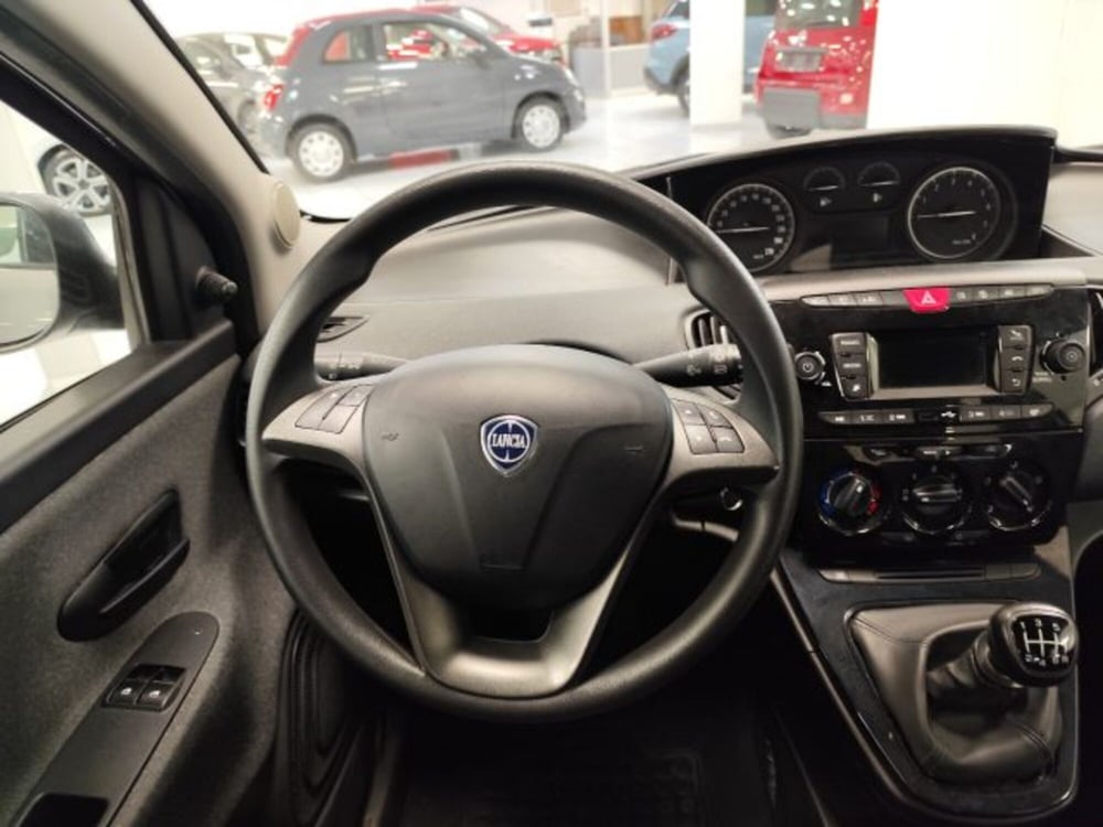 Lancia Ypsilon usata a Torino (12)