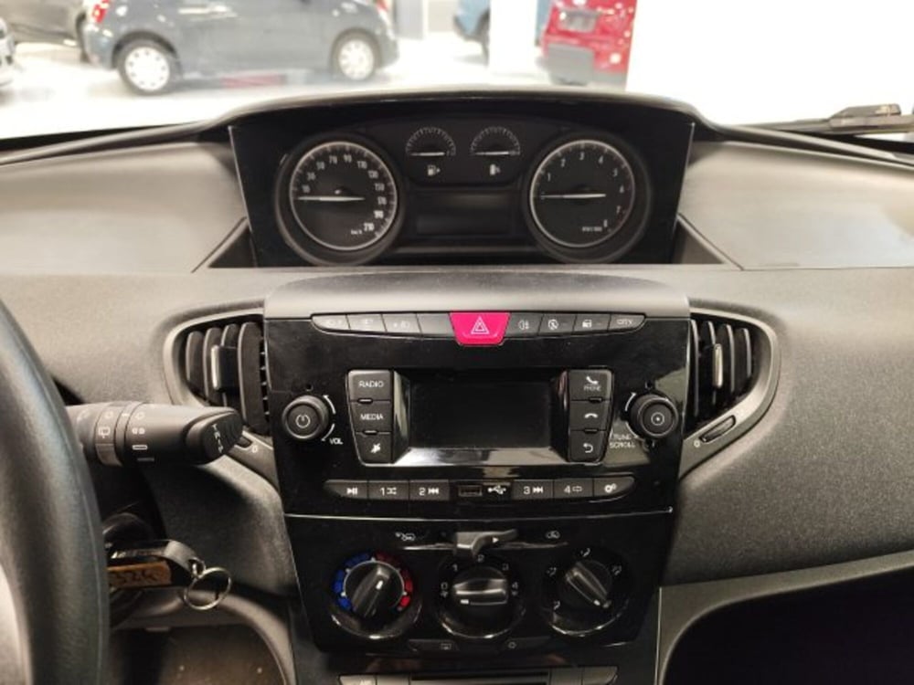 Lancia Ypsilon usata a Torino (15)