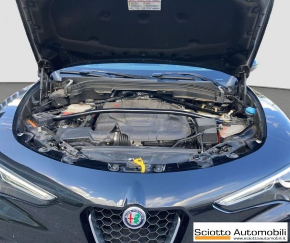 Alfa Romeo Stelvio usata a Messina (18)