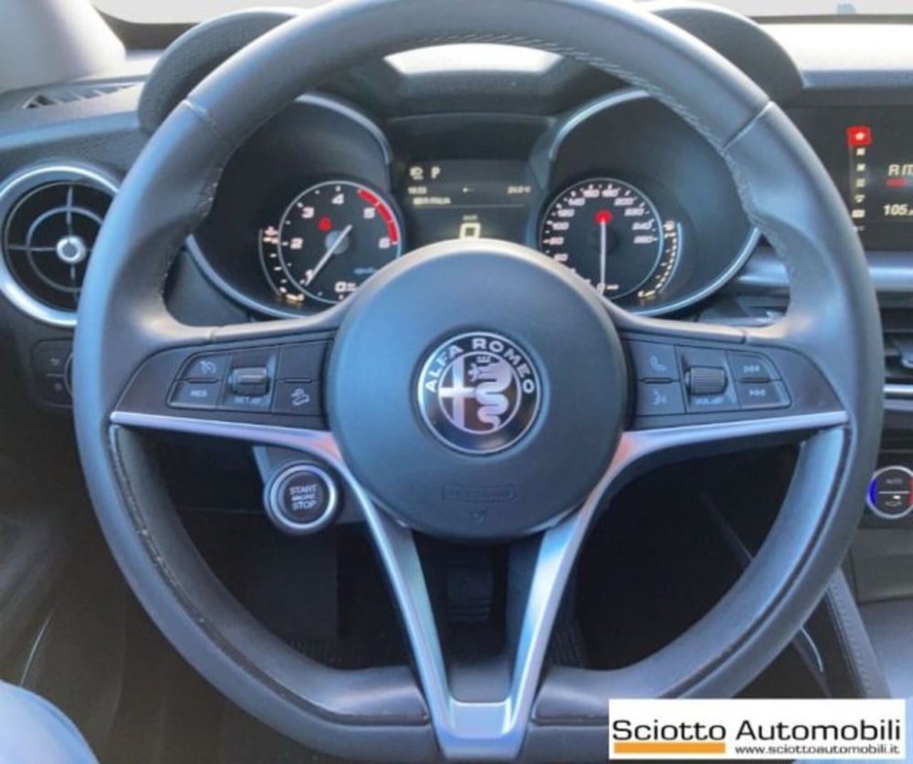 Alfa Romeo Stelvio usata a Messina (9)