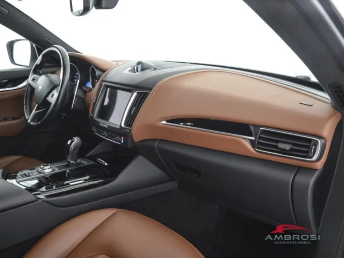 Maserati Levante usata a Perugia (7)
