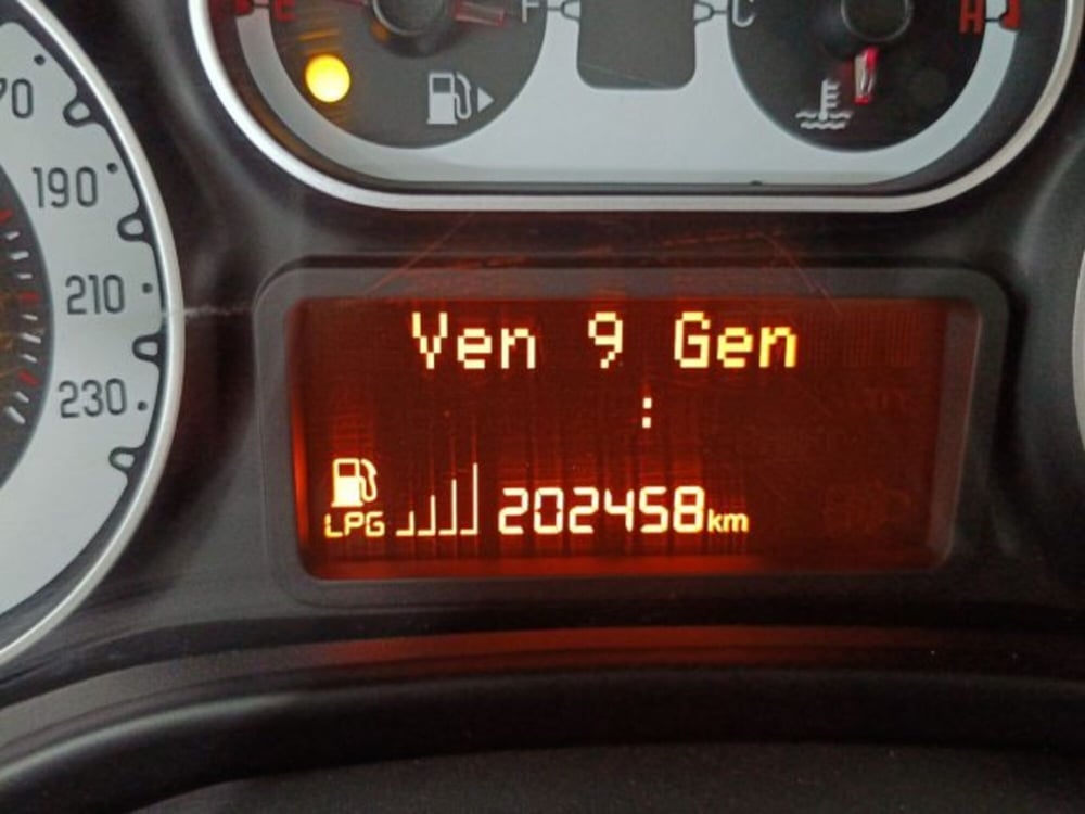 Fiat 500L usata a Catania (15)