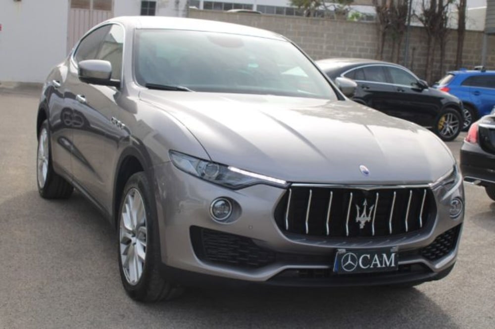 Maserati Levante usata a Lecce (2)