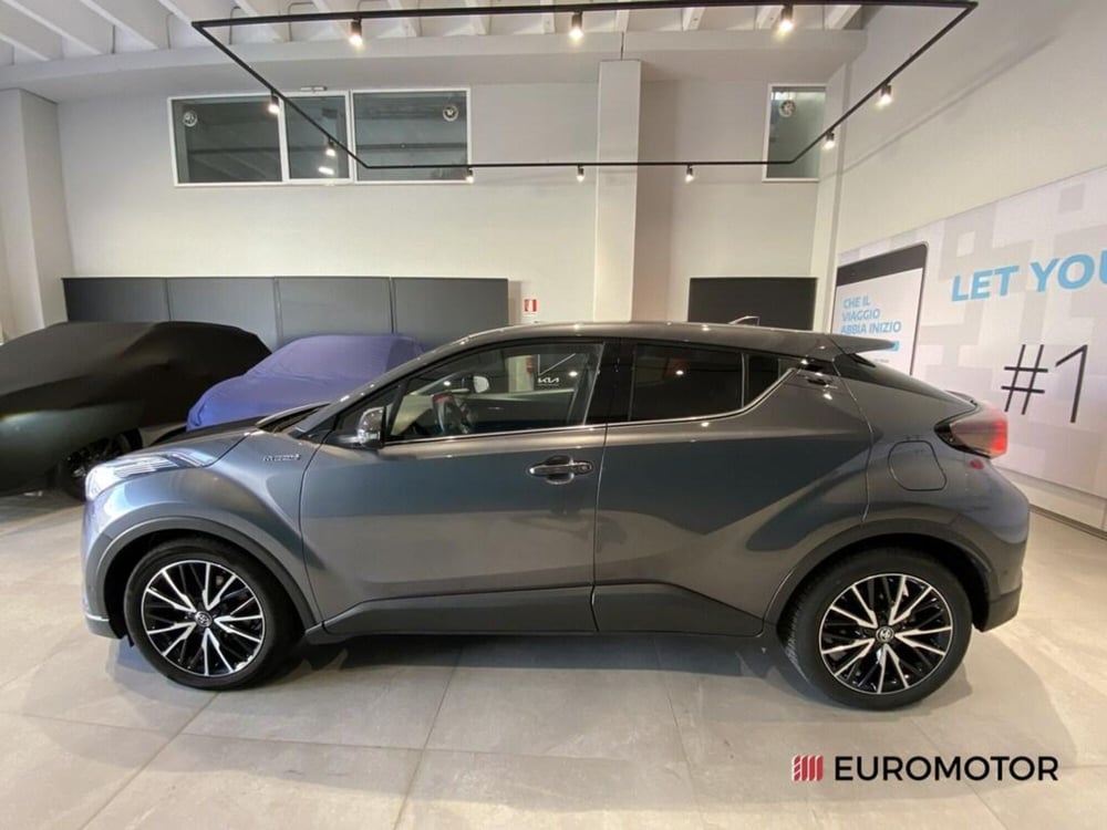 Toyota Toyota C-HR usata a Bari (15)