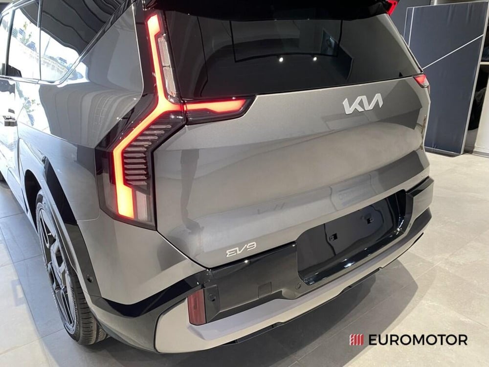 Kia EV9 nuova a Bari (10)