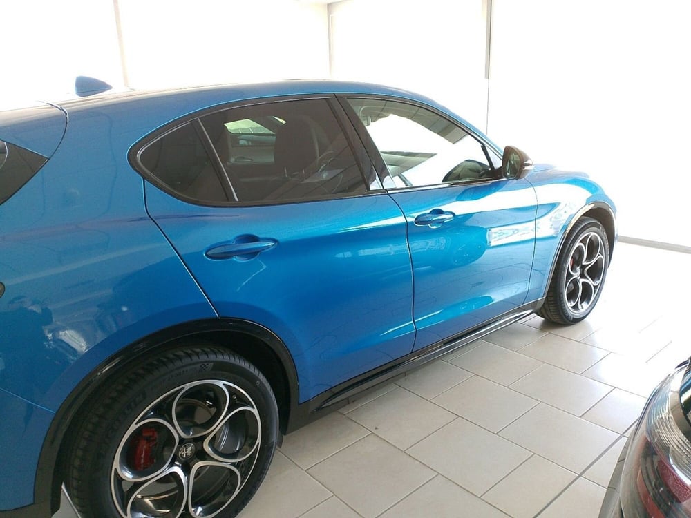 Alfa Romeo Stelvio usata a Lecce (7)