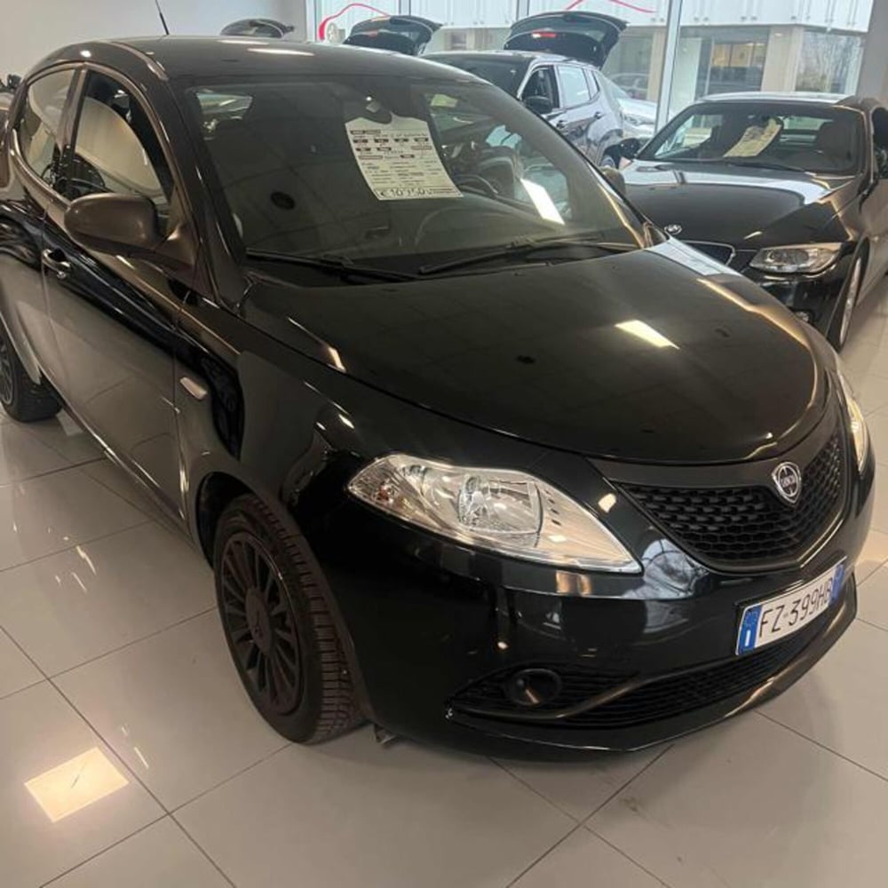 Lancia Ypsilon usata a Ferrara