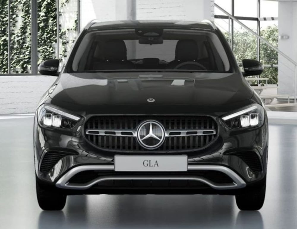 Mercedes-Benz GLA SUV nuova a Bologna (2)