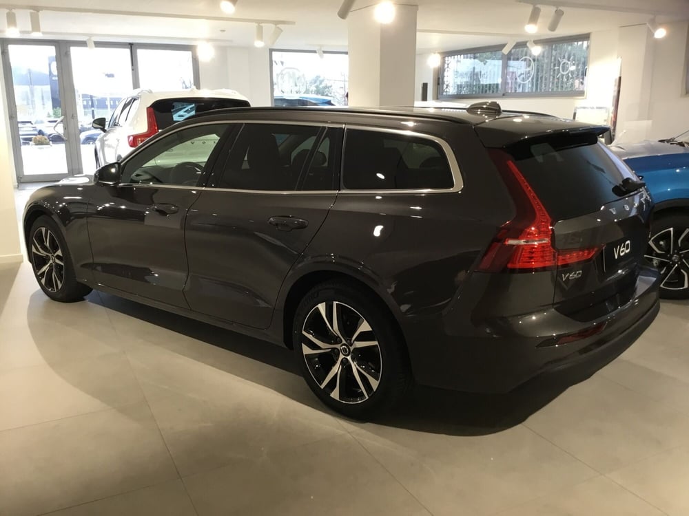 Volvo V60 nuova a Napoli (2)