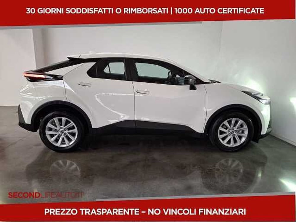 Toyota Toyota C-HR nuova a Chieti (15)