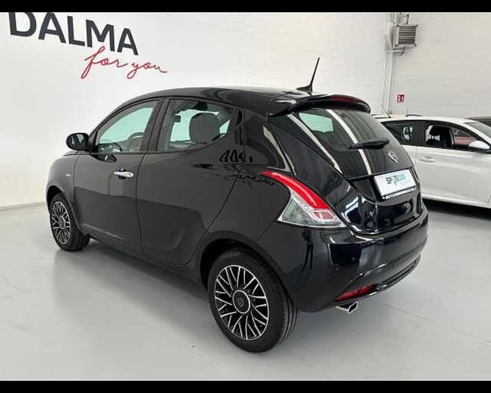 Lancia Ypsilon usata a Milano (6)