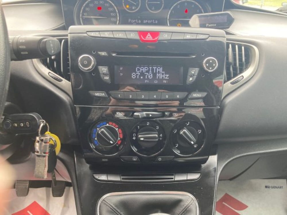 Lancia Ypsilon usata a Macerata (10)