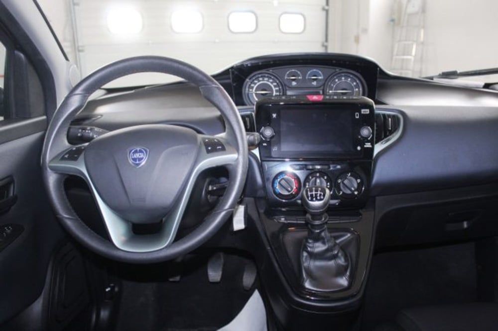 Lancia Ypsilon usata a Terni (11)