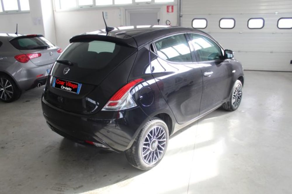 Lancia Ypsilon usata a Terni (4)