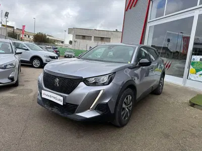 Peugeot 2008 PureTech 100 S&amp;S Active Pack del 2023 usata a Tricase