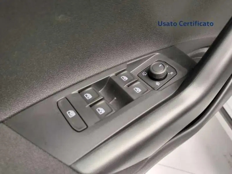 Volkswagen Taigo nuova a Avellino (13)