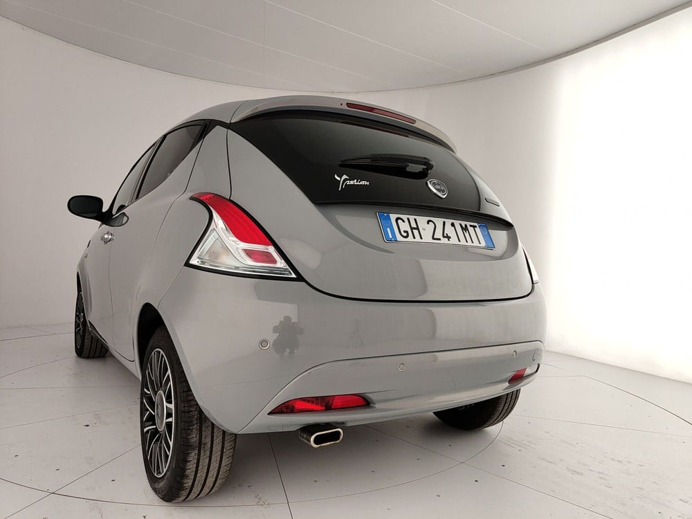 Lancia Ypsilon usata a Caserta (9)