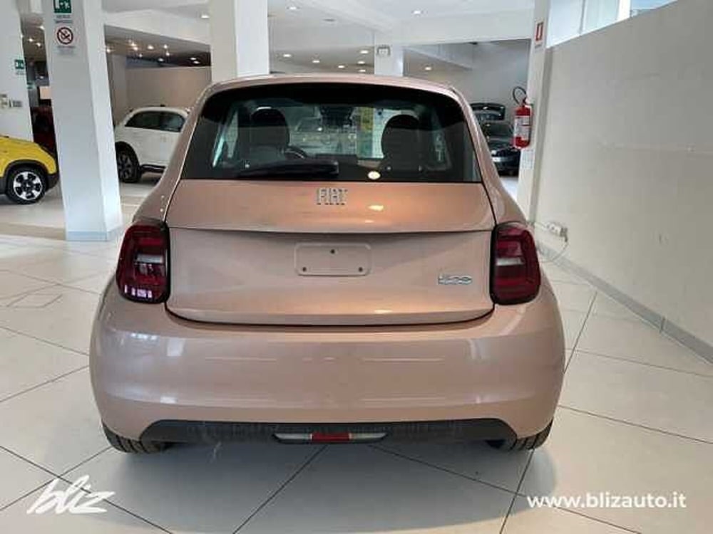 Fiat 500e nuova a Udine (4)