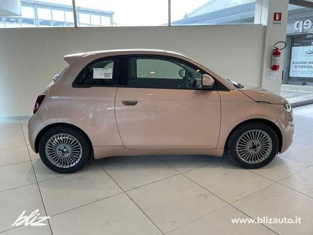 Fiat 500e nuova a Udine (6)